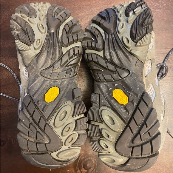 Merrell Athletic Shoes Tan and Black Trail-Ready Design Waterproof - Picture 4 of 8